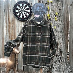 Orvis Heavyweight Double Brushed Flannel Button Down Shirt W/ Warm Pockets.
